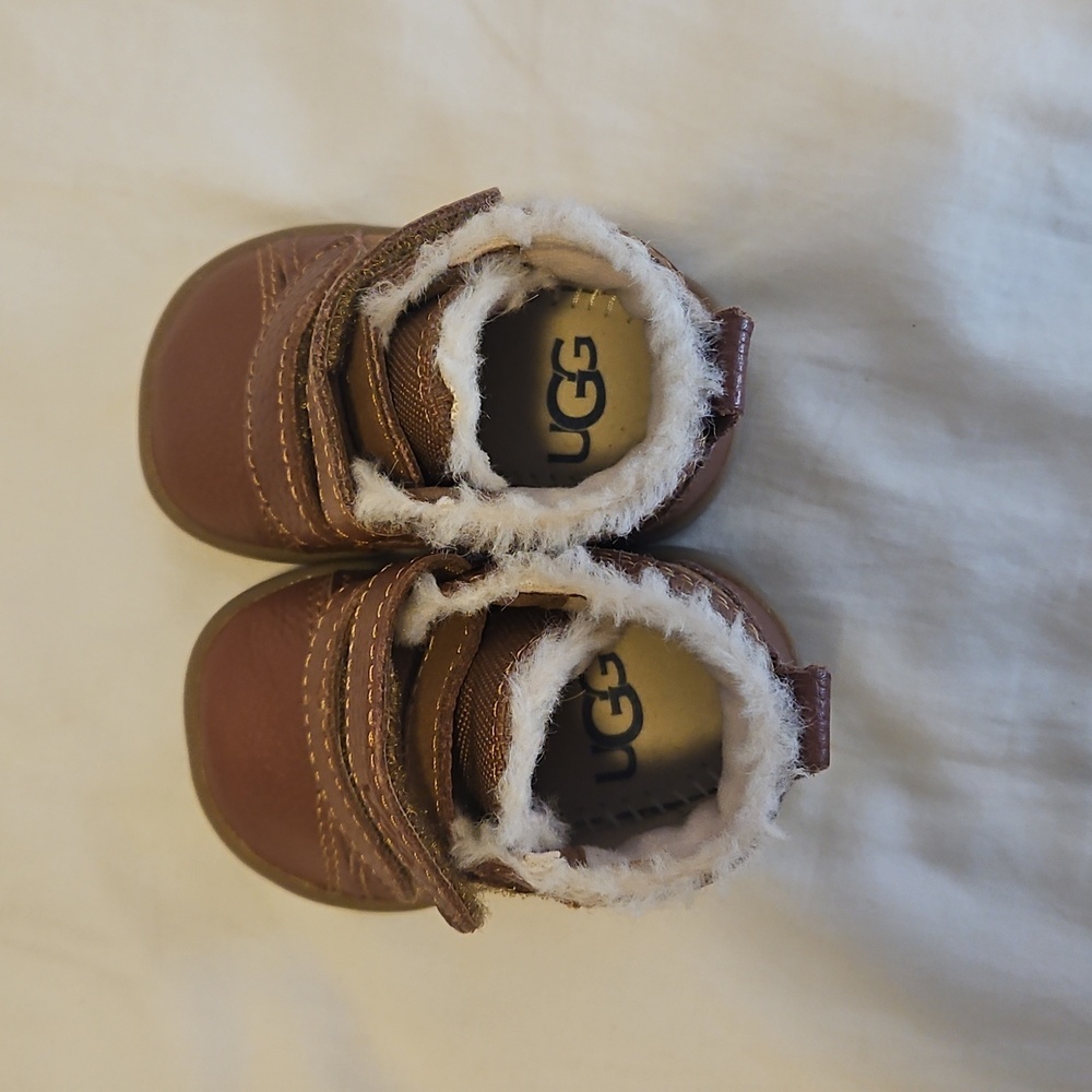 Unisex Baby Chestnut UGG Tan Baby Shoes with Faux Fur Trim